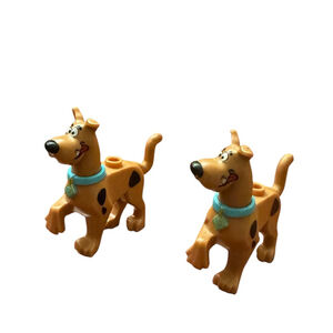 2 Scooby-Doo Dog Lego Mini - Figures, standing, with collar. Mini fig